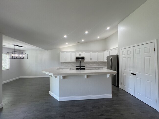 Building Photo - 12115 Fairburn Way