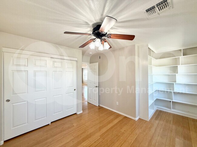 Building Photo - 681 E Woodsman Pl