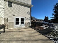 Building Photo - 27 Meadow St