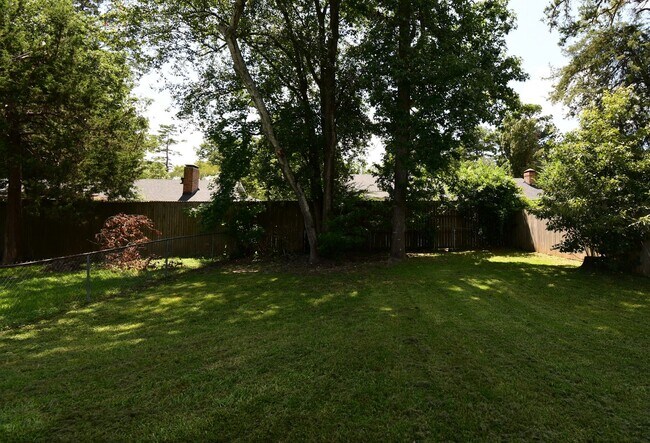 Building Photo - 2529 Westminster Dr