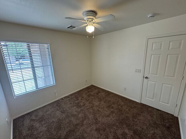 Building Photo - 1225 W Darrel Rd