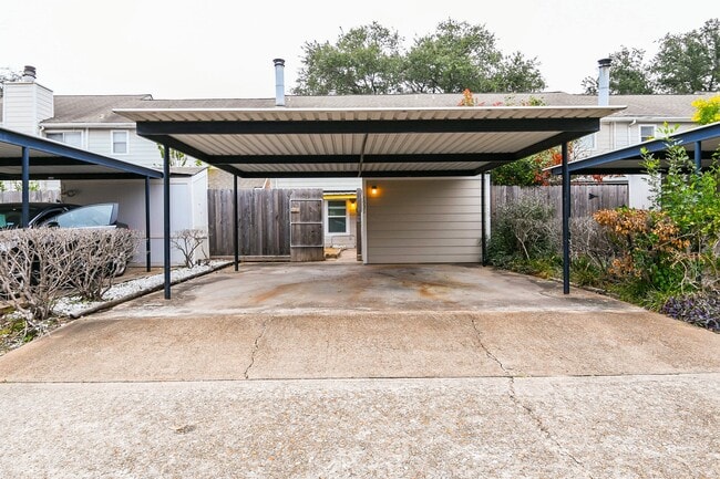 Building Photo - 7931 Ellinger Ln