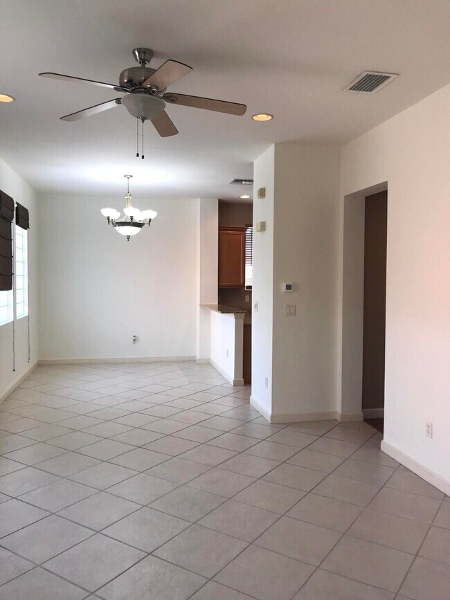 Building Photo - 990 Millbrae Ct