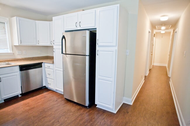 Building Photo - 1 bedroom unit walkable to downtown Carrboro- All utilities and internet included in rent!