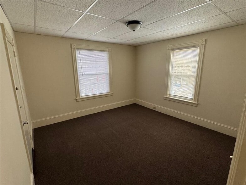 Building Photo - 115 Sweet Ave