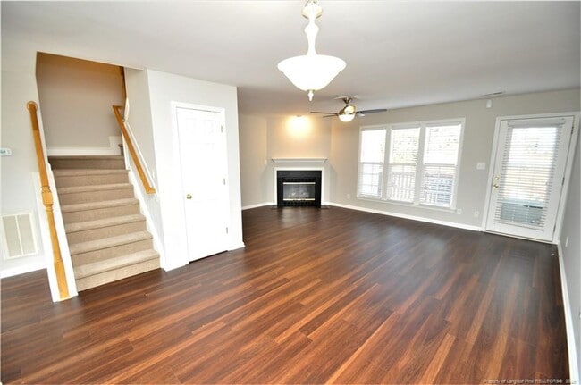 Building Photo - 402 Knightsborough Way