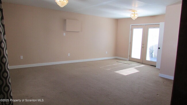 Building Photo - 217 Crown Ave