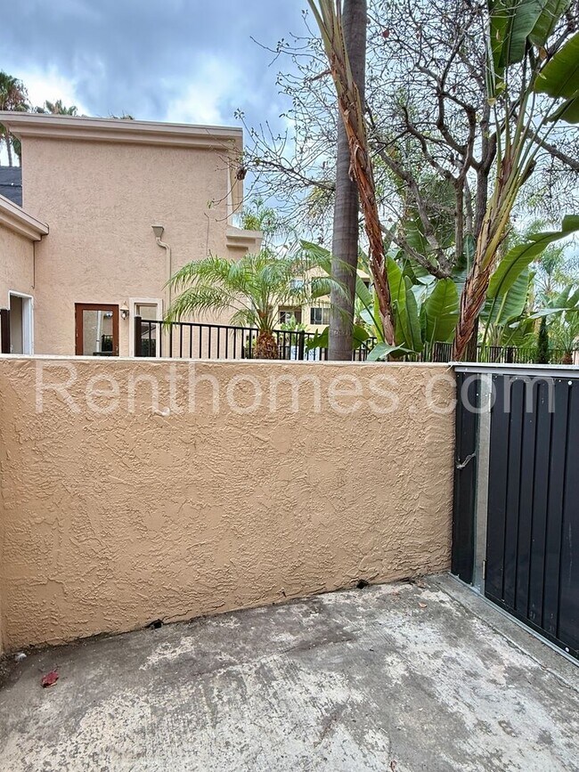 Building Photo - 3937 Nobel Dr