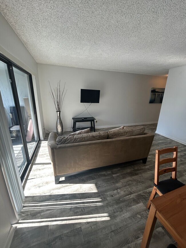 Building Photo - Now Leasing: 1-bedroom and 1.5 bath condo ...
