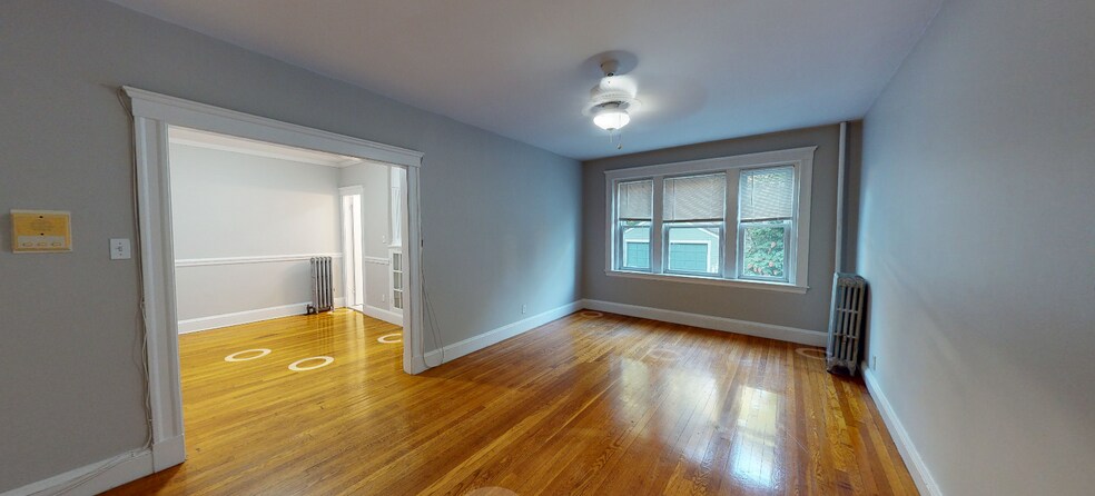 Primary Photo - 3 Gray Gdns W