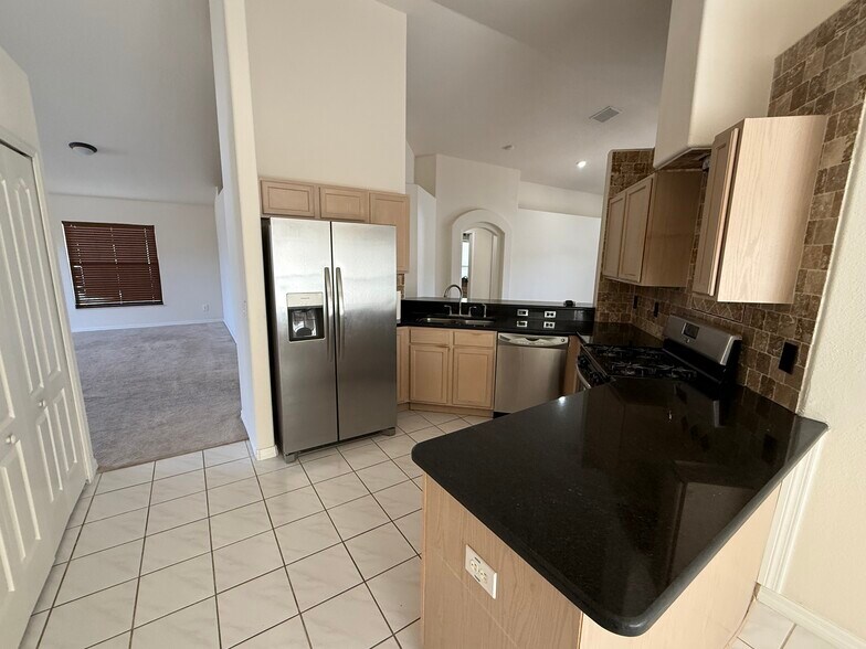 Building Photo - 1628 Maximilian Dr