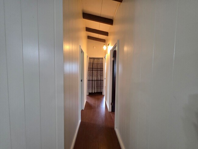 Building Photo - AVAILABLE NOW! 3 bed, 1.5 bath with 2 parking in Kailua.