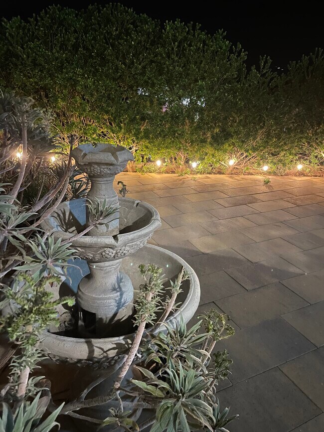 Building Photo - 1255 Yosemite St