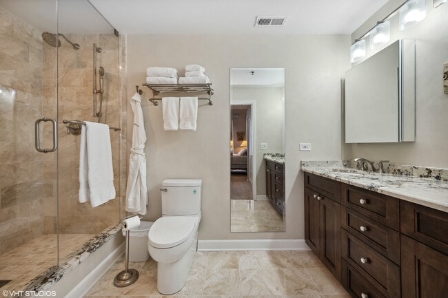 Building Photo - 6 S Laflin St