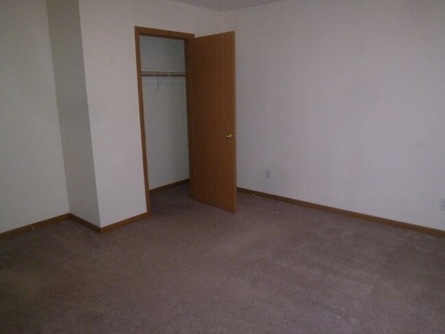 Building Photo - Collet Meadow - 5 Bedroom Family Home - Pets Welcome!*
