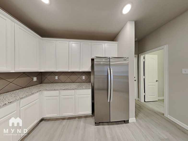 Building Photo - 1272 Alamo Dr