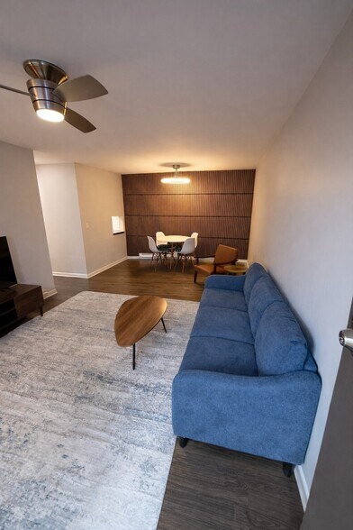 Building Photo - 2601 Hillsboro Pike