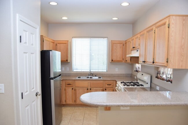 Building Photo - SW - SPRING VALLEY 2 STORY HOME