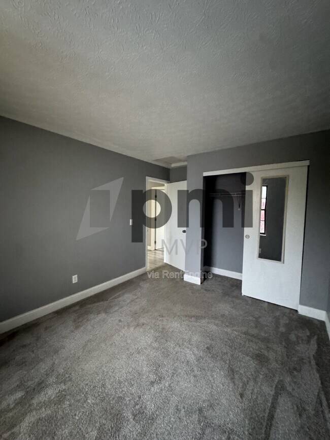 Building Photo - 1019 Cowton Dr