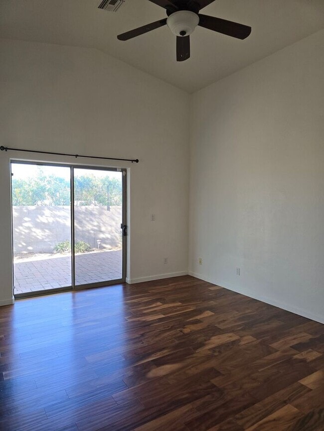 Building Photo - Spacious East Side Oasis – 4 Bed, 2 Bath Home with Premium Upgrades!