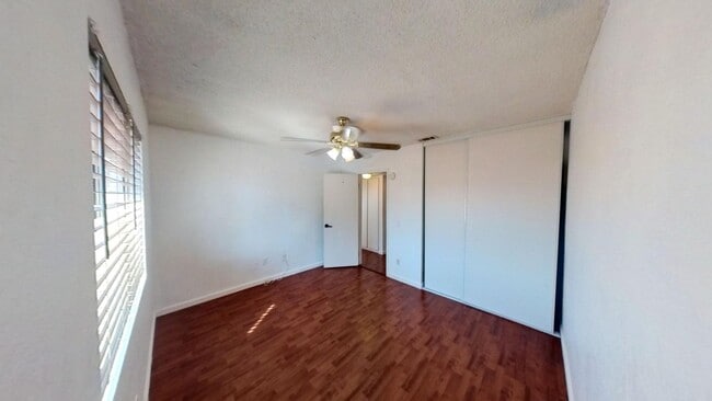 Building Photo - Charming 3 bedroom 2.5 bath Townhome in Co...