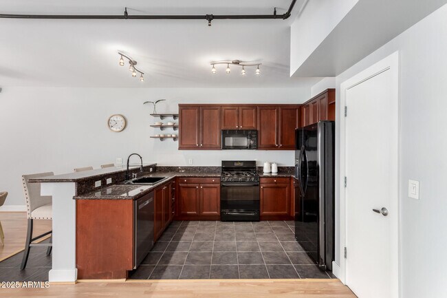 Building Photo - 1326 N Central Ave