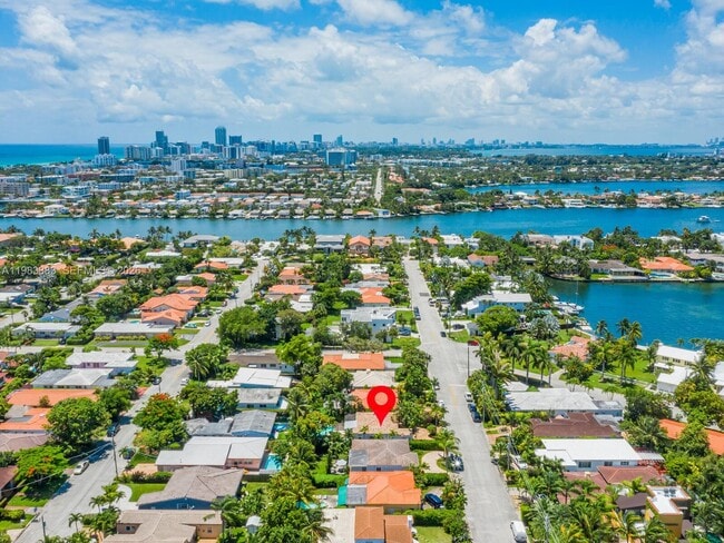 Building Photo - 8927 Hawthorne Ave