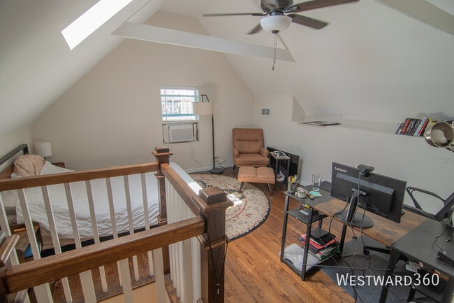 Building Photo - 1709 W Barry Ave