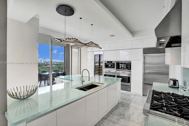 Building Photo - 9705 Collins Ave