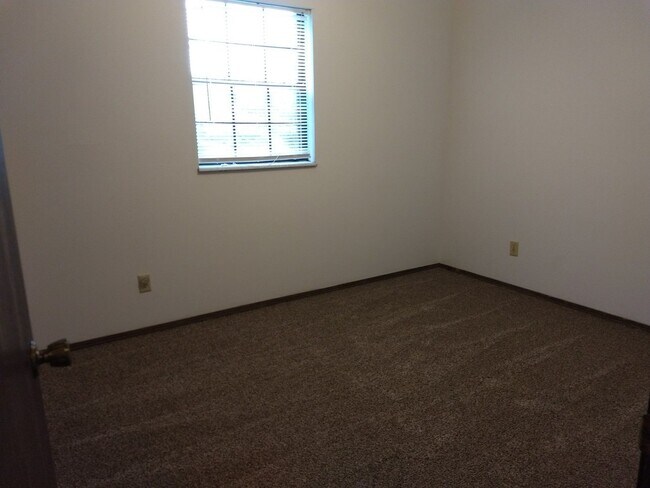 Building Photo - 3029 Mimosa St