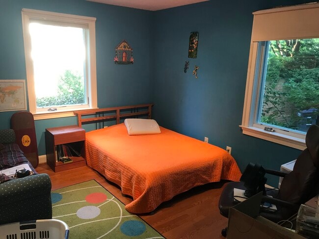 Building Photo - 2354 King Pl NW