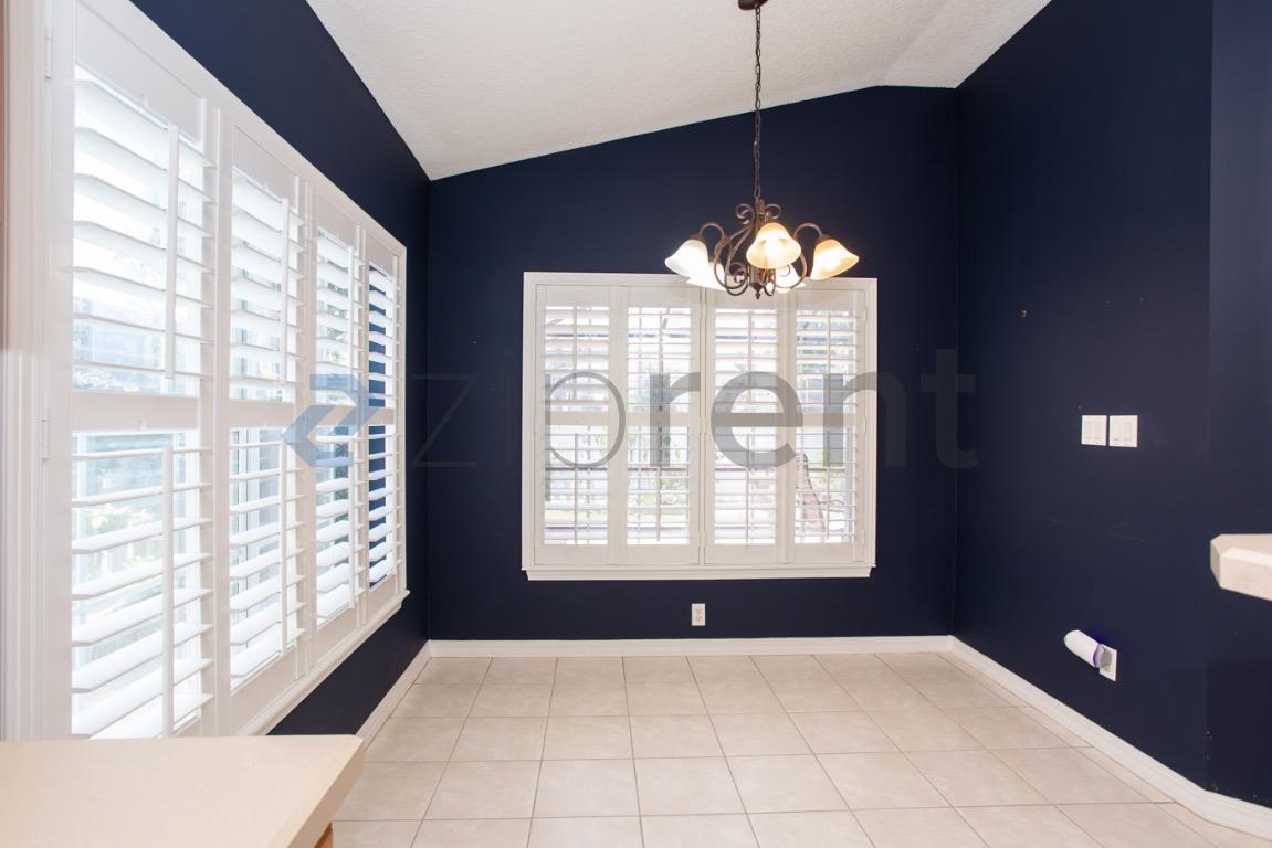 Building Photo - Unit