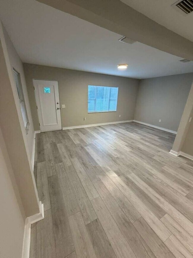 Building Photo - 107 Oakland Dr