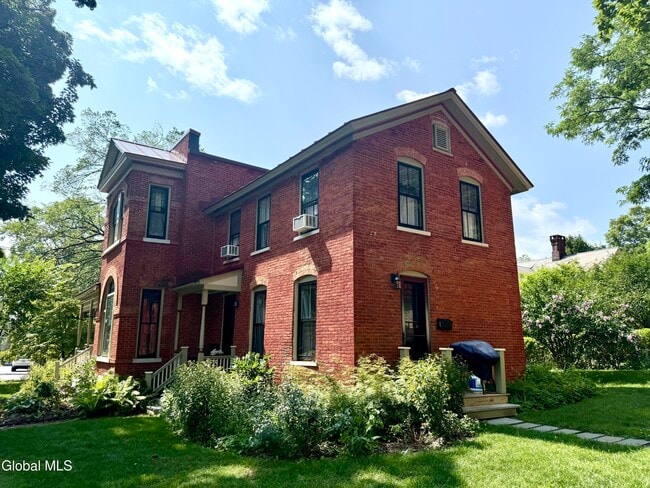 Primary Photo - 302 Nelson Ave