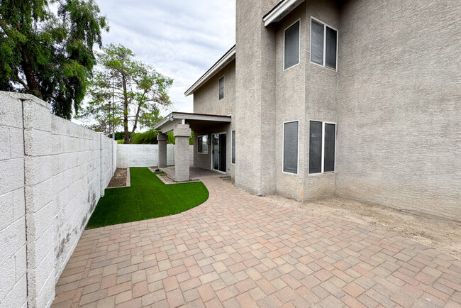 Building Photo - Home at 9th St/Union Hills! JOIN THE WAITL...