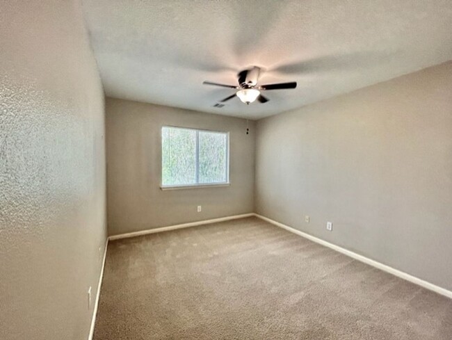 Building Photo - $350 OFF FIRST MONTH'S RENT IF YOU MOVE IN...