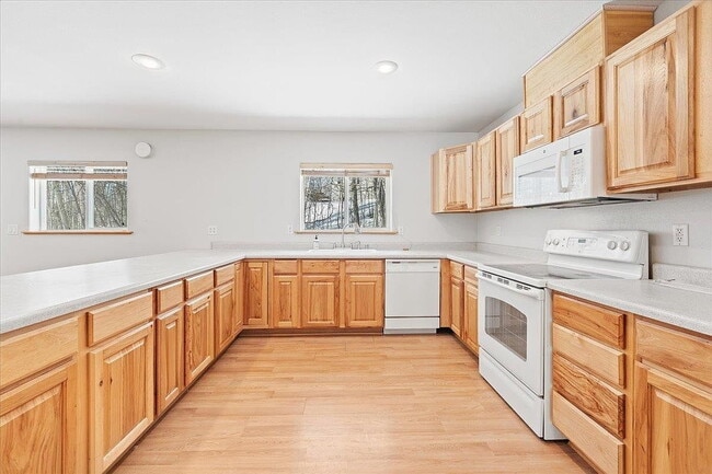 Building Photo - Single Family Home For Rent