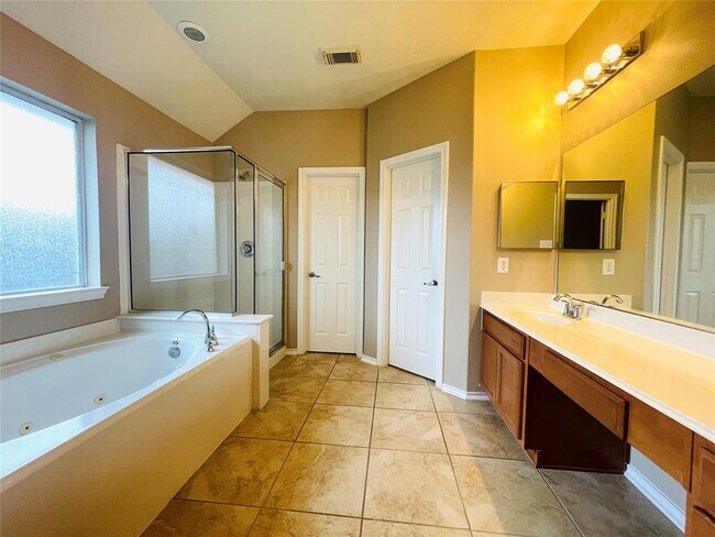 Building Photo - 13710 Clear Trail Ln