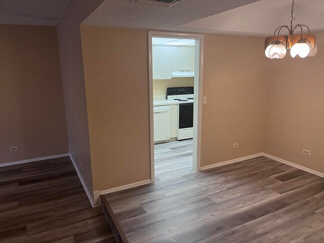 Building Photo - 3720 Inverrary Dr