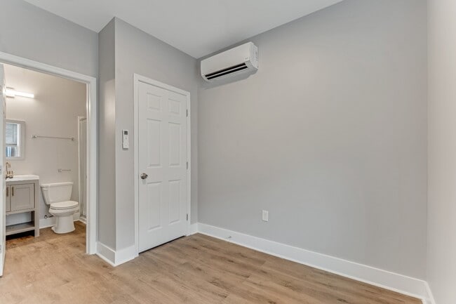 Building Photo - 304 E Ontario-