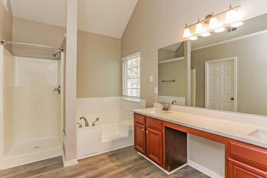 Building Photo - 3943 S River Ln