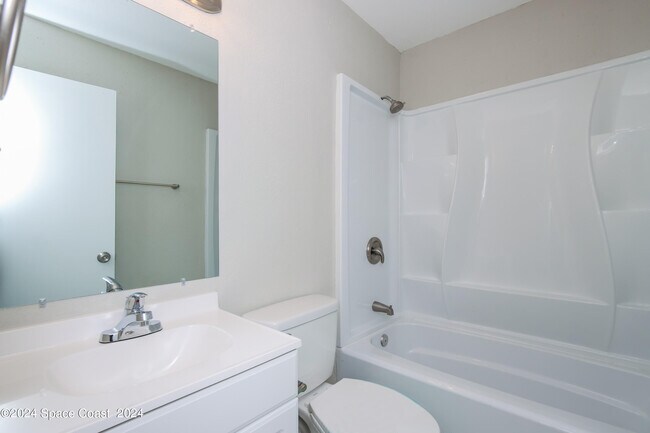 Building Photo - 1137 Kenmore St NW