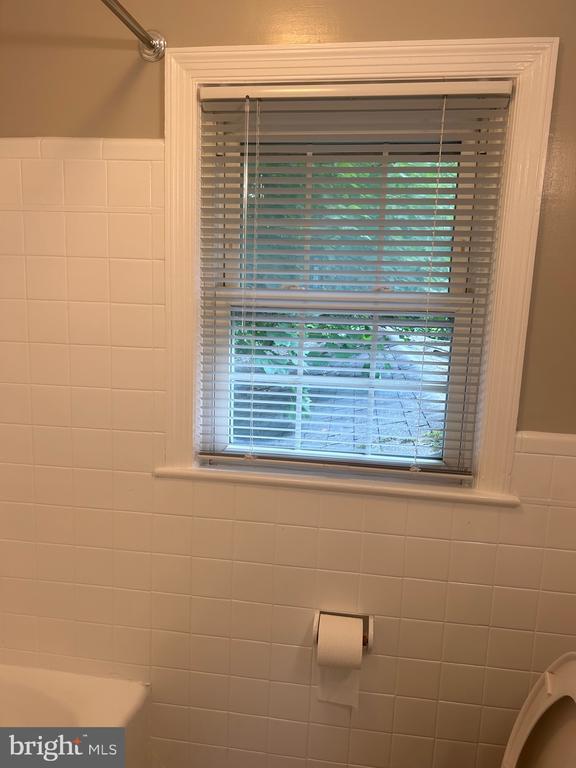 Building Photo - 303 Granville Dr