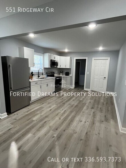 Building Photo - 551 Ridgeway Cir