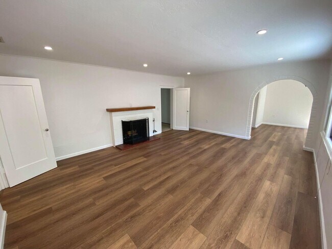 Building Photo - Spacious West Menlo Park Home for Rent