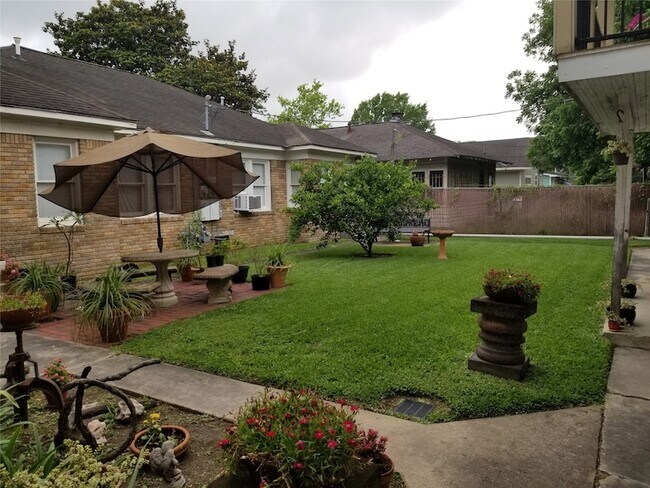 Building Photo - 4821 Rusk St