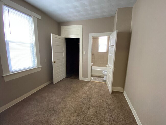 Building Photo - 1814 St Joseph Blvd