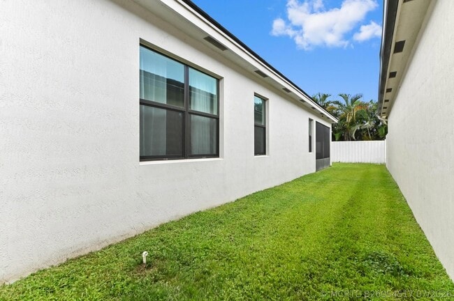 Building Photo - 7461 Moonrise Dr