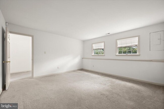 Building Photo - 20 Tenby Ct