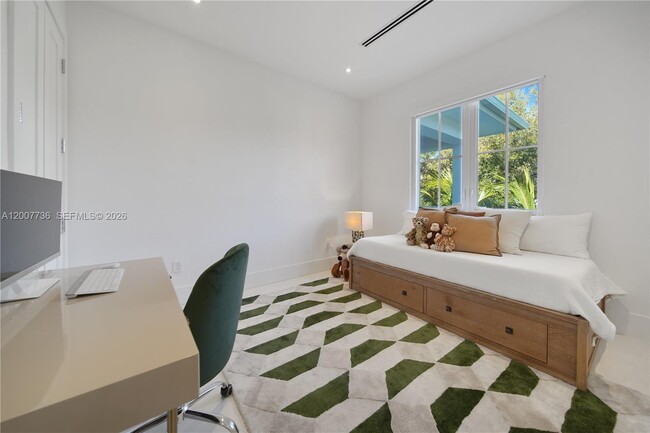 Building Photo - 6901 Veronese St